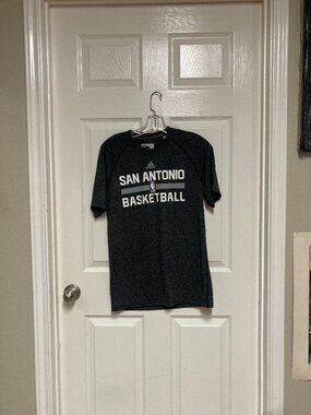Adidas Ultimate Tee San Antonio Basketball T-Shirt black/charcoal sze Small Mens